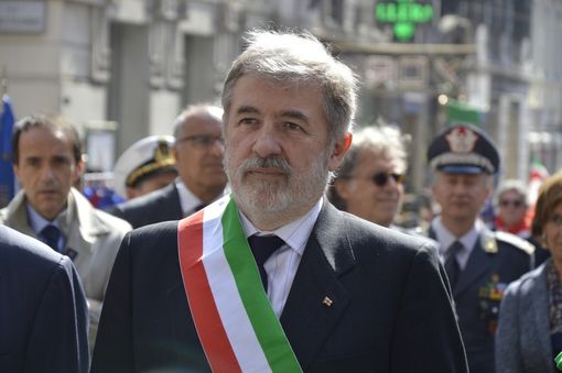 Il sindaco di Genova Marco Bucci, venerdì ospite dei Laboratori di Serralunga d'Alba Il sindaco di Genova Marco Bucci, venerdì ospite dei Laboratori di Serralunga d'Alba