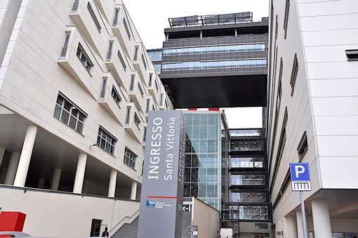 Nelle Cappellania dell'ospedale di Verduno la messa per i malati celebrata dal vescovo Brunetti