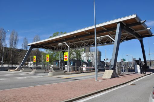 Il casell di Cherasco dell'autostrada Asti-Cuneo