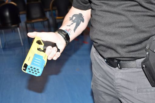 "Il taser è un'arma estremamente pericolosa: no agli abusi"