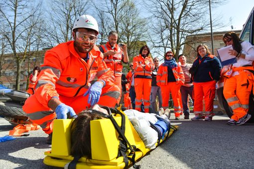 Soccorritori in azione tra prove, simulazioni e tanto spirito di squadraì: torna l'AVSD Day a Dogliani