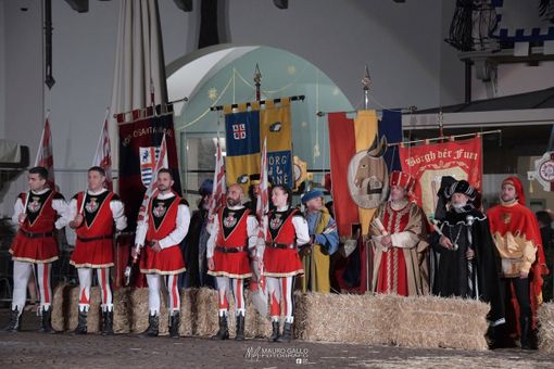 Rievocazione storica ad Alba (foto Mauro Gallo) Rievocazione storica ad Alba (foto Mauro Gallo)