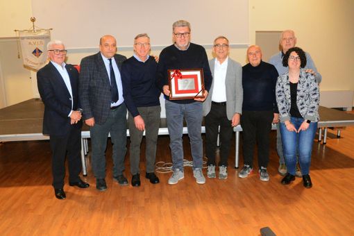 Giuseppe Destefanis, capogruppo di Canale,  premiato con l'Oscar della Generosità