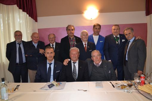 Nella foto i nuovi membri dell’Anioc Bra, insieme alle alte cariche dell’associazione