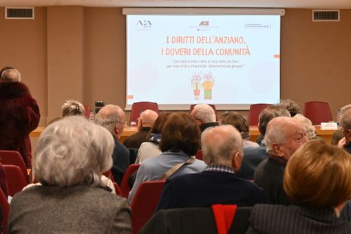 Ad Alba si sperimentano gli orologi intelligenti per aiutare gli anziani over 75 Ad Alba si sperimentano gli orologi intelligenti per aiutare gli anziani over 75