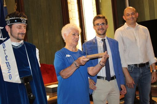 La premiazione del gruppo sbandieratori e musici del Borgo San Lorenzo (credito Gisella Divino)