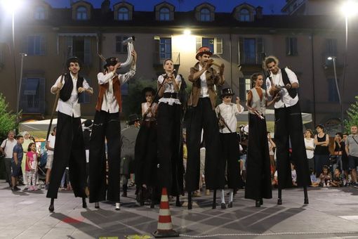 Artisti al lavoro: ad Alba torna la rassegna dedicata all'arte di strada Artisti al lavoro: ad Alba torna la rassegna dedicata all'arte di strada