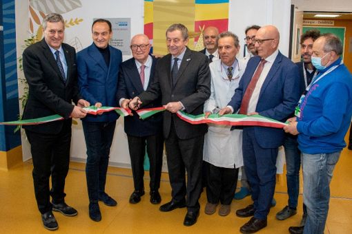 Il presidente della Fondazione Compagnia di San Paolo Francesco Profumo saluta l'opera di rifunzionalizzazione dell'Area Materno Infantile Il presidente della Fondazione Compagnia di San Paolo Francesco Profumo saluta l'opera di rifunzionalizzazione dell'Area Materno Infantile