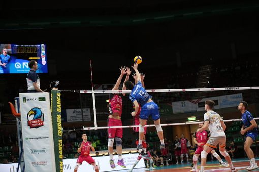 Un attacco di Andreopoulos durante gara-3 dei playoff con Porto Viro Un attacco di Andreopoulos durante gara-3 dei playoff con Porto Viro