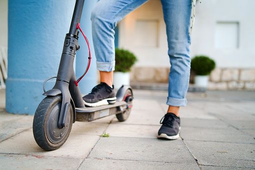 Monopattini elettrici, dal 16 maggio scattano targa e assicurazione obbligatorie: multe fino a 400 euro Monopattini elettrici, dal 16 maggio scattano targa e assicurazione obbligatorie: multe fino a 400 euro