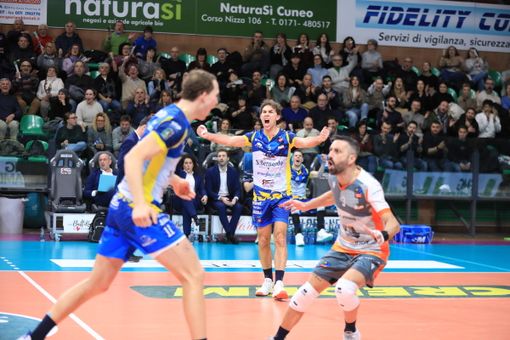 Daniele Sottile al pubblico di Cuneo: "Abbiamo bisogno di voi" Daniele Sottile al pubblico di Cuneo: "Abbiamo bisogno di voi"