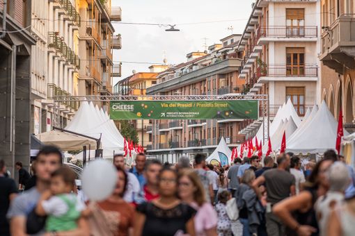 Le strade d Bra invase da visitatori per Cheese 2025 (foto Vargiu - Slow Food)
