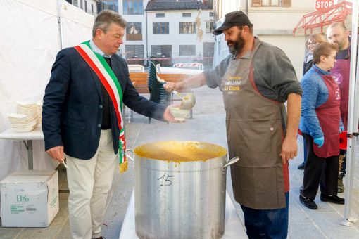 Dogliani celebra la Cisrà e la Fiera dei Santi 2025: tra tradizione, gastronomia e territorio