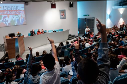 Scrittorincittà arriva a Cuneo: Saviano, Erin Doom, Enzo Iacchetti, Viola Ardone e altri 200 incontri per stare in cerchio