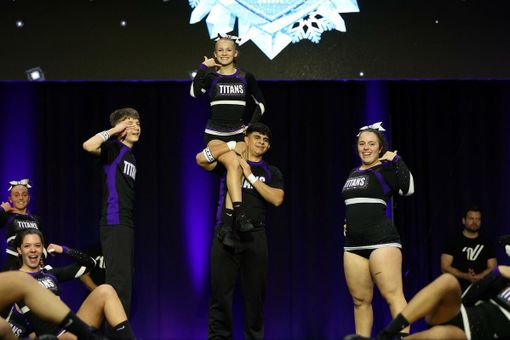Alba Cheer: Titans su e giù nella prima giornata al NALC