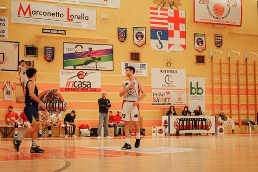 BASKET / Serie C Interregionale: la Cogal Savigliano espugna Moncalieri e resta in scia alla capolista Cus. Torino Teen battuta 61-53