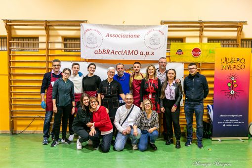 I volontari dell’associazione abBRAcciAMO
