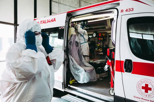 Calano i ricoveri, positivo l'8% dei tamponi diagnosticati