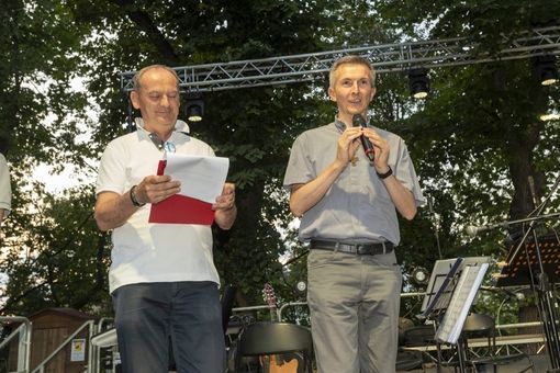 A destra Don Alessandro, nella foto insieme al direttore uscente del Cnos Fap Valter Manzone