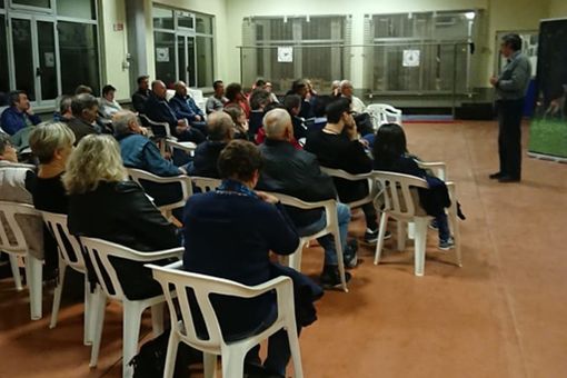 Un momento della serata al centro sportivo polivalente di Camo