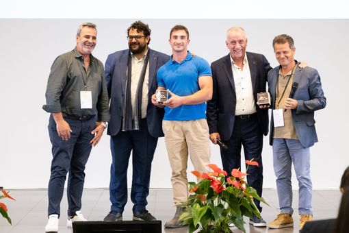 Maicol Boero (al centro) durante la premiazione dei Cassa Edile Awards