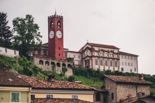 Dogliani: in scena al salone polifunzionale "All together"