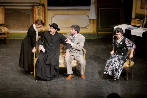 La commedia popolare “Finestre sul Po” in scena al teatro sociale di Alba