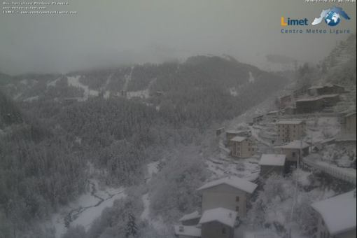 La carrellata di immagini webcam della Granda imbiancata