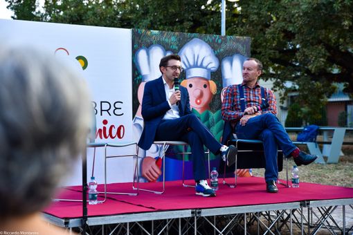 L'assessore albese Emanuele Bolla sul palco della manifestazione parmigiana