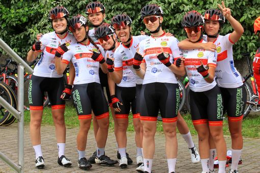 Il Racconigi Cycling Team (Foto F.OSSOLA)