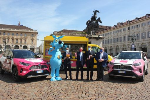 Il Giro d'Italia parte da Torino, Cirio: “Che sia una festa sicura, senza assembramenti” (FOTO e VIDEO) Il Giro d'Italia parte da Torino, Cirio: “Che sia una festa sicura, senza assembramenti” (FOTO e VIDEO)