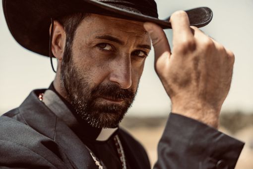 Andy Barreca è Mateo in "The Ecstasy of Gold" Andy Barreca è Mateo in "The Ecstasy of Gold"