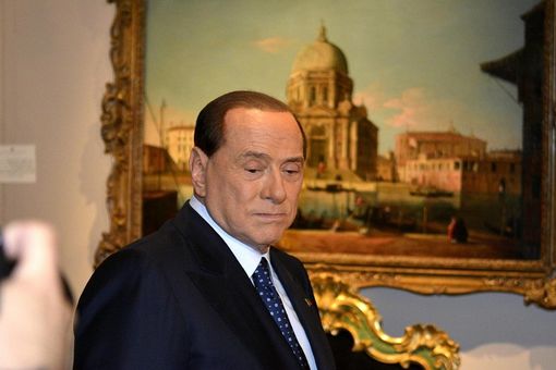 Il bollettino medico di Berlusconi: "Da tempo malato di leucemia mielomonocitica cronica"