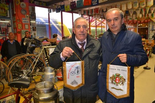 Bra, il cavaliere Luciano Cravero compie 82 anni, pensando al suo Museo della Bicicletta