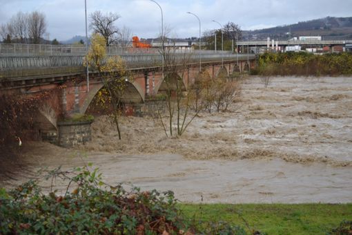 Il Tanaro in piena durante i giorni dell'alluvione 2016 (Foto Campigotto, Comune di Alba)