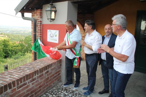 Il taglio della nastro della sede