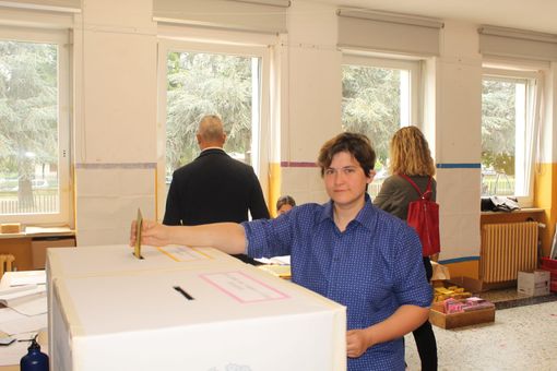 Ad Alba 'ApertaMente' manifesta per il diritto all'aborto Ad Alba 'ApertaMente' manifesta per il diritto all'aborto