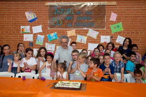 Don Eugenio con i bambini