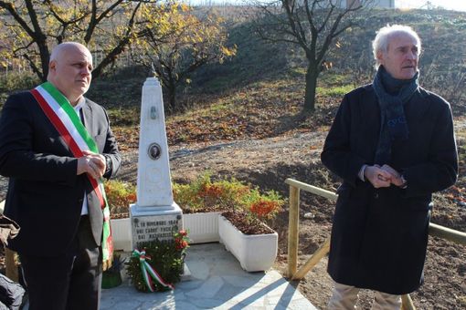 A destra Enzo Demaria, presidente dell'Anpi Alba Bra Langhe Roero, recentemente scomparso