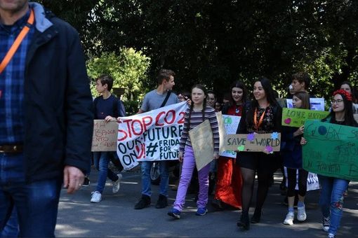 Foto dal profilo Facebook di Federica Gasbarro, dove ci sono lei e la Thunberg