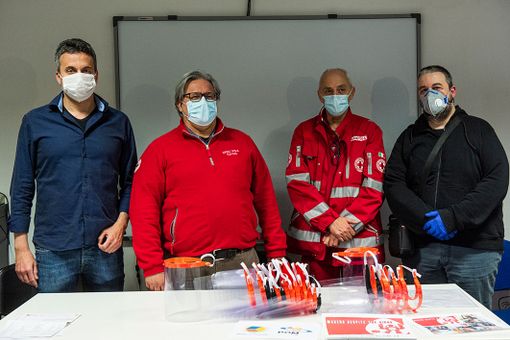 La consegna avvenuta venerdì presso la sede Croce Rossa di Alba (Foto Barbara Guazzone) La consegna avvenuta venerdì presso la sede Croce Rossa di Alba (Foto Barbara Guazzone)
