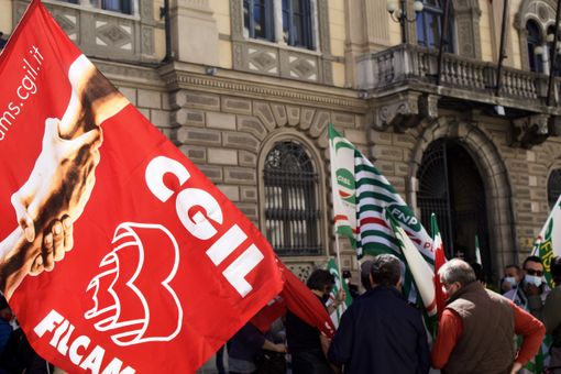 Morti sul lavoro, una piaga senza fine: sindacati in piazza a Cuneo, davanti alla Prefettura [VIDEO]