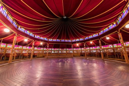 Prenota la tua cena nella Magic Mirror