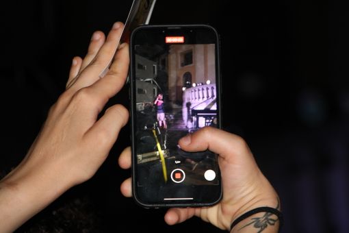 Oltre mille persone a Mondovì per l'esibizione di Ernia, rapper di "Supeclassico"  [FOTO E VIDEO]