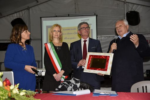 Narzole, consegnato al presidente di Eurostampa il Napoleone d'oro