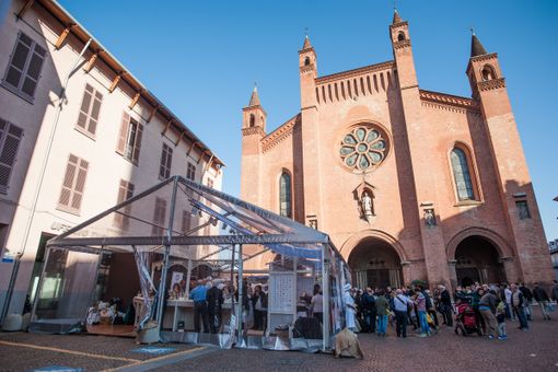 Il tartufo sposa il cioccolato di qualità: in Piazza Duomo ad Alba torna il padiglione dedicato al “cibo degli dei”