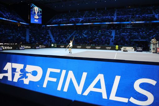 Sinner scrive la storia del tennis italiano: batte Medvedev e vola in finale alle Atp Finals Sinner scrive la storia del tennis italiano: batte Medvedev e vola in finale alle Atp Finals