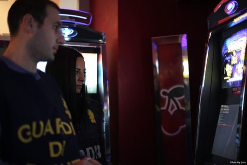 Videoslot manipolate, gioco d’azzardo e frode informatica: giro di vite della Gdf anche nel Cuneese