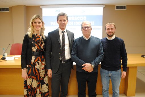 Due momenti dall'incontro del 6 febbraio scorso presso l'ACA. In foto Elena Giachino della Segreteria Generale ACA, il direttore ACA Fabrizio Pace e, per Fondazione Carolina, il presidente Paolo Picchio e il formatore Paolo Bossi Due momenti dall'incontro del 6 febbraio scorso presso l'ACA. In foto Elena Giachino della Segreteria Generale ACA, il direttore ACA Fabrizio Pace e, per Fondazione Carolina, il presidente Paolo Picchio e il formatore Paolo Bossi