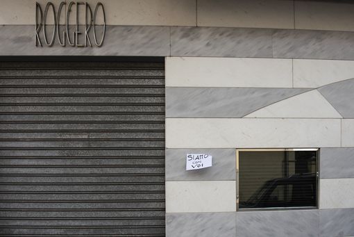 La gioielleria Roggero, teatro della tentata rapina andata in scena mercoledì scorso (foto di Barbara Guazzone)